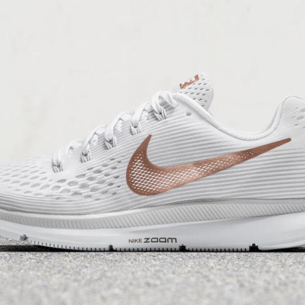 Nike Women's White and Gold Athletic Shoes